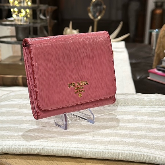 Authentic Prada Vitello Move Bi-Color Tri-Fold Compact Wallet in Petalo & Peonia - Picture 3 of 16